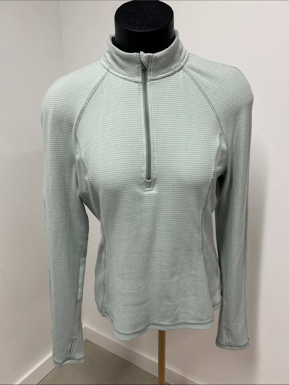 Avalanche Outdoor Supply Grid Fleece Half Zip Top Sage Green Thumbholes